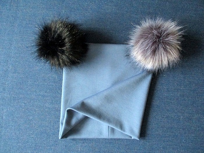 jersey square beanie with two faux fur pom poms in two layers, pdf sewing pattern and photo tutorial, adult to baby (10 sizes)